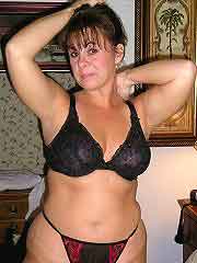 a single milf looking for men in Long Grove, Illinois